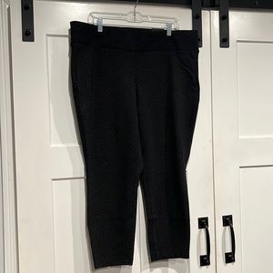 NWT Torrid size 2 grey polka dot pixie crop pant